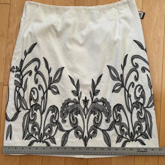 🆕 Nic & Zoe Embroidered skirt in size 10 - Picture 10 of 10